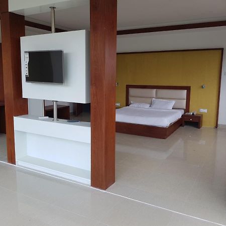Hotel Tania Searock Daman Buitenkant foto
