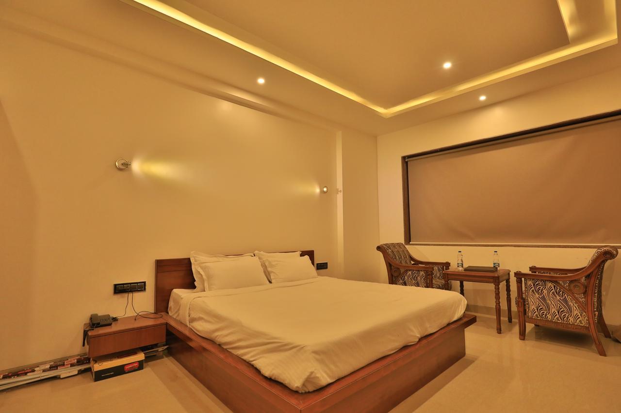 Hotel Tania Searock Daman Buitenkant foto